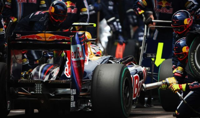 Formula 1 pistlerinde garajların ve bakım ve servis ceplerinin bulunduğu alana ne ad verilir Formula 1 pistlerinde garajların ve bakım ve servis ceplerinin bulunduğu alana ne ad verilir